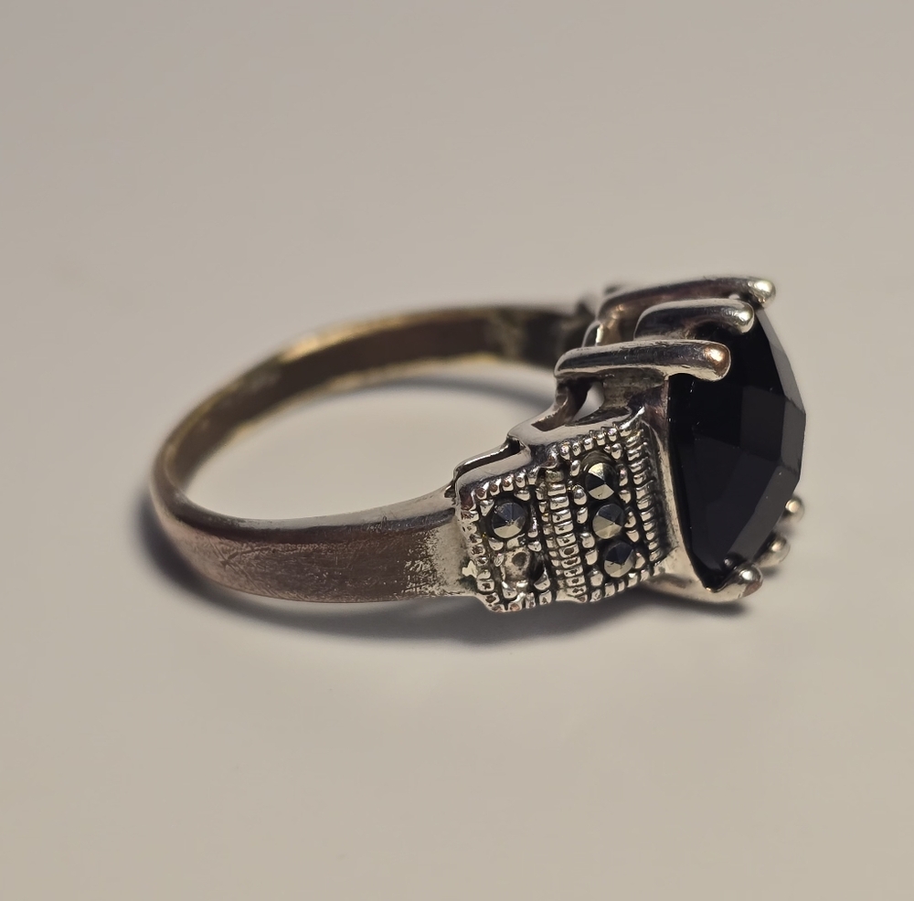 Unique Vintage Black Onyx Faceted Stone Silver-Tone Ring. Size 8 - Picture 3 of 9